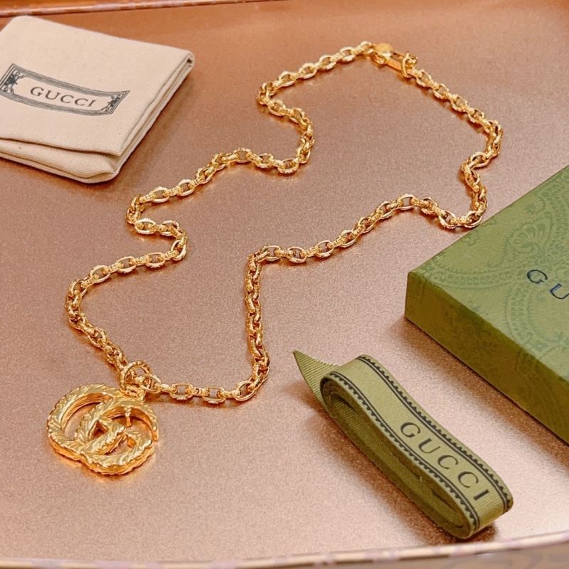 G*u*i necklaces